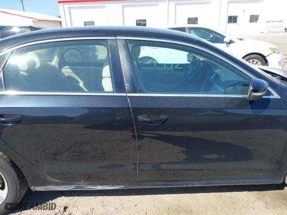 2013 Volkswagen Passat SE w/Sunroof with VIN 1VWBH7A36DC020984, listed as a IAAI auction lot 41883902 with 169,916 mi miles. Bid and sale history available at carsss.com. Image 13.