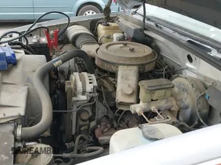 1992 Chevrolet Silverado 2500 z VIN 2GCFK29K5N1232237, wystawiony jako IAAI lot #42731587 z przebiegiem 235 144 mil mil oraz . Historia ofert i sprzedaży dostępna na DreamBid. Obrazek 12.