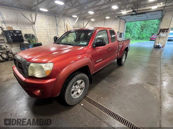 2007 Toyota Tacoma with VIN 5TEUU42NX7Z341101, listed as a IAAI auction lot 42588633 with 196,587 mi miles and . Bid and sale history available at DreamBid. Image 2.