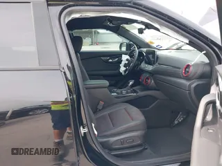 2024 Chevrolet Blazer RS z VIN 3GNKBERS5RS181954, wystawiony jako IAAI lot #42057083 z przebiegiem 10 701 mil mil oraz . Historia ofert i sprzedaży dostępna na DreamBid. Obrazek 5.