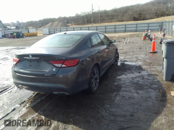 2015 Chrysler 200 S with VIN 1C3CCCBGXFN515782, listed as a IAAI auction lot 41639282 with 138,747 mi miles. Bid and sale history available at carsss.com. Image 4.
