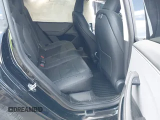 2025 Tesla Model 3 Long Range z VIN 5YJ3E1EA2SF918505, wystawiony jako IAAI lot #41968148 z przebiegiem 2490 mil mil oraz . Historia ofert i sprzedaży dostępna na DreamBid. Obrazek 8.