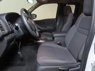 2024 Nissan Frontier SV z VIN 1N6ED1CM3RN642238, wystawiony jako Copart lot #55664185 z przebiegiem 2 233 mil mil oraz Szkoda całkowita • Salvage title. Historia ofert i sprzedaży dostępna na DreamBid. Obrazek 9.