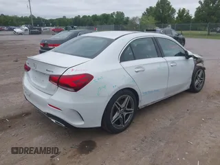 2020 Mercedes-Benz A 220 z VIN WDD3G4FB0LW036562, wystawiony jako IAAI lot #42447595 z przebiegiem 75 612 mil mil oraz . Historia ofert i sprzedaży dostępna na DreamBid. Obrazek 4.