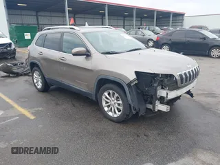 2019 Jeep Cherokee Latitude z VIN 1C4PJLCB2KD120503, wystawiony jako IAAI lot #42206232 z przebiegiem 115 714 mil mil oraz . Historia ofert i sprzedaży dostępna na DreamBid. Obrazek 1.