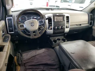 2010 Dodge 3500 Laramie z VIN 3D73M4CL4AG151277, wystawiony jako Copart lot #71551874 z przebiegiem 417 457 mil mil oraz Nie do naprawy. Historia ofert i sprzedaży dostępna na DreamBid. Obrazek 8.
