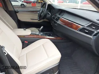 2013 BMW X5 xDrive50i с VIN 5UXZV8C54DL426713, выставлен на аукционе IAAI как лот 41742982 с пробегом 103 208 миль миль и . История ставок и продаж доступна на DreamBid. Изображение 5.