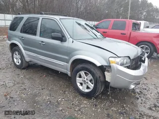 2005 Ford Escape Hybrid with VIN 1FMCU95H55KE10725, listed as a IAAI auction lot 41331983 with 1 mi miles. Bid and sale history available at carsss.com. Image 1.