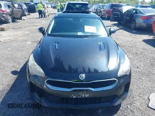2018 Kia Stinger Premium z VIN KNAE25LA7J6012188, wystawiony jako IAAI lot #41984591 z przebiegiem 106 165 mil mil oraz . Historia ofert i sprzedaży dostępna na DreamBid. Obrazek 12.