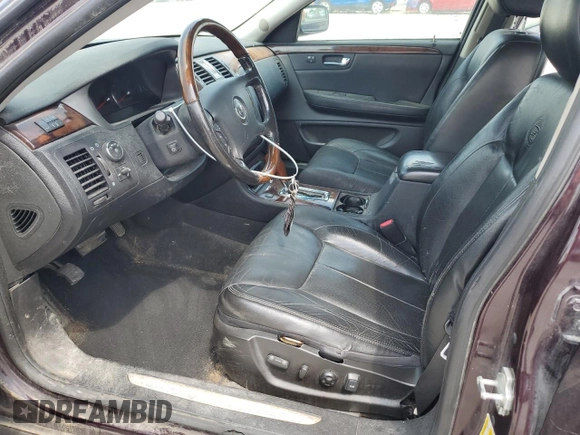 2008 Cadillac DTS 1SD z VIN 1G6KD57Y58U104142, wystawiony jako Copart lot #55274255 z przebiegiem 229 226 mil mil oraz Szkoda całkowita • Salvage title. Historia ofert i sprzedaży dostępna na DreamBid. Obrazek 7.