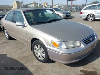 2000 Toyota Camry LE z VIN JT2BF28K1Y0237397, wystawiony jako IAAI lot #42146858 z przebiegiem 195 379 mil mil oraz . Historia ofert i sprzedaży dostępna na DreamBid. Obrazek 1.