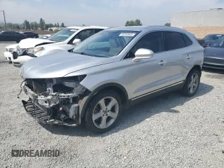 2017 Lincoln MKC Premiere z VIN 5LMCJ1C95HUL11303, wystawiony jako Copart lot #58263945 z przebiegiem 82 628 mil mil oraz Szkoda całkowita • Salvage title. Historia ofert i sprzedaży dostępna na DreamBid. Obrazek 1.