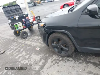 2016 Jeep Cherokee Latitude z VIN 1C4PJLCBXGW136718, wystawiony jako IAAI lot #42237677 z przebiegiem 145 109 mil mil oraz . Historia ofert i sprzedaży dostępna na DreamBid. Obrazek 6.