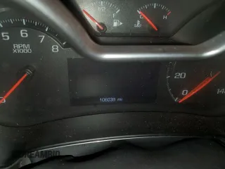 2018 Chevrolet Impala LT z VIN 2G1105S33J9116169, wystawiony jako Copart lot #50909435 z przebiegiem 106 039 mil mil oraz Szkoda całkowita • Salvage title. Historia ofert i sprzedaży dostępna na DreamBid. Obrazek 9.