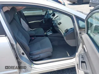 2006 Honda Civic LX z VIN 1HGFA165X6L109137, wystawiony jako IAAI lot #42386768 z przebiegiem 142 255 mil mil oraz . Historia ofert i sprzedaży dostępna na DreamBid. Obrazek 5.