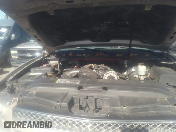2008 Chevrolet Tahoe 3LT with VIN 1GNFC13028R218118, listed as a IAAI auction lot 41483170 with 250,687 mi miles and . Bid and sale history available at DreamBid. Image 10.