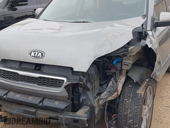 2011 Kia Soul + with VIN KNDJT2A28B7307028, listed as a IAAI auction lot 41374263 with 182,074 mi miles. Bid and sale history available at carsss.com. Image 6.