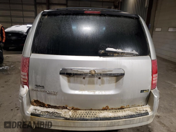 2008 Chrysler Town & Country LX with VIN 2A8HR44H18R687306, listed as a Copart auction lot 44927905 with 196,987 mi miles and Salvage Title. Bid and sale history available at carsss.com. Image 6.