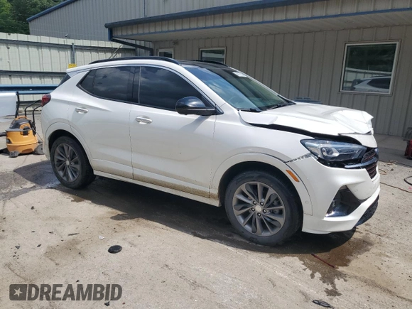 2021 Buick Encore GX Essence с VIN KL4MMGSL9MB166902, выставлен на аукционе Copart как лот 62813305 с пробегом 52 591 миль миль и Списание • Salvage title. История ставок и продаж доступна на DreamBid. Изображение 4.