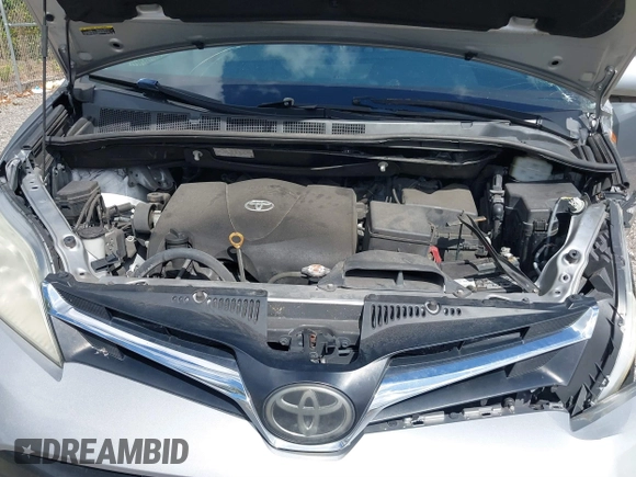 2018 Toyota Sienna LE Auto Access Seat with VIN 5TDKZ3DC5JS945951, listed as a IAAI auction lot 41689856 with 103,537 mi miles. Bid and sale history available at carsss.com. Image 10.