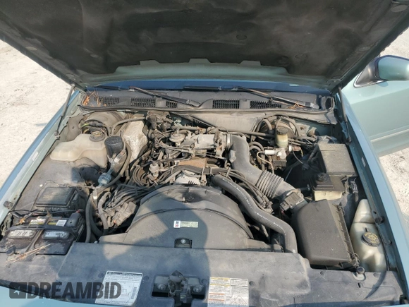 1997 Mercury Grand Marquis GS z VIN 2MELM74W2VX663313, wystawiony jako Copart lot #59539665 z przebiegiem 260 024 mil mil oraz Czysty tytuł • Clean title. Historia ofert i sprzedaży dostępna na DreamBid. Obrazek 11.
