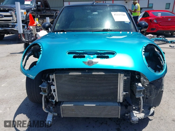 2017 MINI Convertible Cooper S z VIN WMWWG9C30H3C80917, wystawiony jako IAAI lot #42227320 z przebiegiem 38 490 mil mil oraz . Historia ofert i sprzedaży dostępna na DreamBid. Obrazek 13.