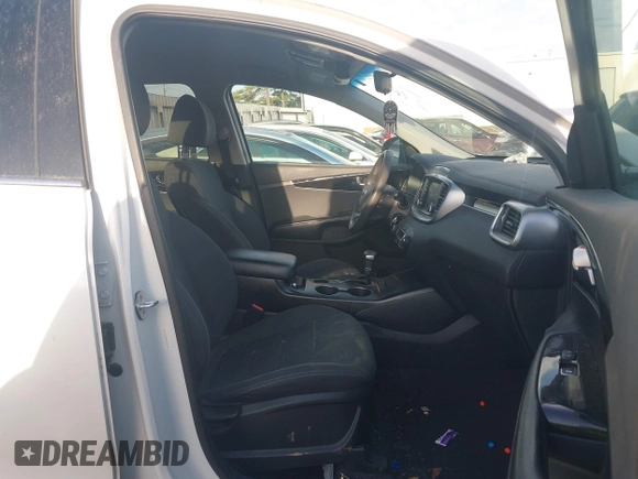 2019 Kia Sorento LX V6 with VIN 5XYPGDA54KG440649, listed as a IAAI auction lot 41843180 with 171,653 mi miles. Bid and sale history available at carsss.com. Image 5.
