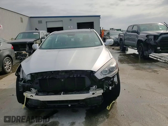 2016 Kia K900 Luxury z VIN KNALU4D39G6032186, wystawiony jako Copart lot #56945565 z przebiegiem 96 441 mil mil oraz Szkoda całkowita • Salvage title. Historia ofert i sprzedaży dostępna na DreamBid. Obrazek 14.