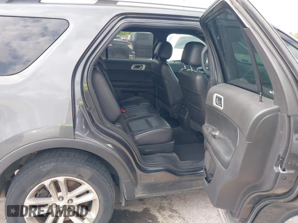 2015 Ford Explorer XLT with VIN 1FM5K7D8XFGB49343, listed as a IAAI auction lot 42159381 with 142,073 mi miles and . Bid and sale history available at carsss.com. Image 8.