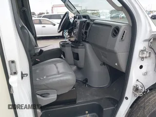 2011 Ford E-Series Commercial z VIN 1FTNS2EL9BDA66492, wystawiony jako IAAI lot #41468241 z przebiegiem 234 765 mil mil oraz . Historia ofert i sprzedaży dostępna na DreamBid. Obrazek 5.