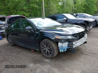 2022 Toyota Camry SE z VIN 4T1G11AK2NU065736, wystawiony jako IAAI lot #42189251 z przebiegiem 120 678 mil mil oraz . Historia ofert i sprzedaży dostępna na DreamBid. Obrazek 1.