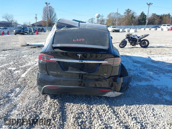 2017 Tesla Model X 90D z VIN 5YJXCBE26HF044710, wystawiony jako IAAI lot #40816228 z przebiegiem Nie podano mil oraz . Historia ofert i sprzedaży dostępna na DreamBid. Obrazek 15.