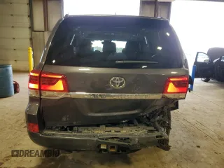 2020 Toyota Land Cruiser z VIN JTMCY7AJ5L4094265, wystawiony jako Copart lot #49725175 z przebiegiem 85 180 mil mil oraz Szkoda całkowita • Salvage title. Historia ofert i sprzedaży dostępna na DreamBid. Obrazek 6.