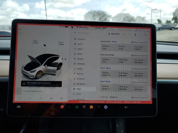 2024 Tesla Model Y z VIN 7SAYGDED4RF054565, wystawiony jako Copart lot #51188065 z przebiegiem 10 540 mil mil oraz Szkoda całkowita • Salvage title. Historia ofert i sprzedaży dostępna na DreamBid. Obrazek 9.