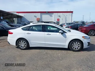 2019 Ford Fusion SE with VIN 3FA6P0HD6KR201777, listed as a IAAI auction lot 41615610 with 93,989 mi miles. Bid and sale history available at carsss.com. Image 13.