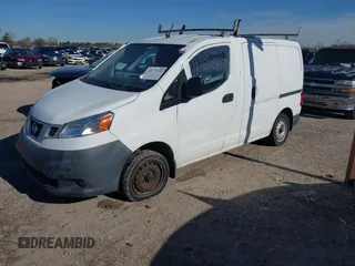 2017 Nissan NV200 S z VIN 3N6CM0KN4HK708196, wystawiony jako IAAI lot #41177290 z przebiegiem 104 398 mil mil oraz . Historia ofert i sprzedaży dostępna na DreamBid. Obrazek 2.
