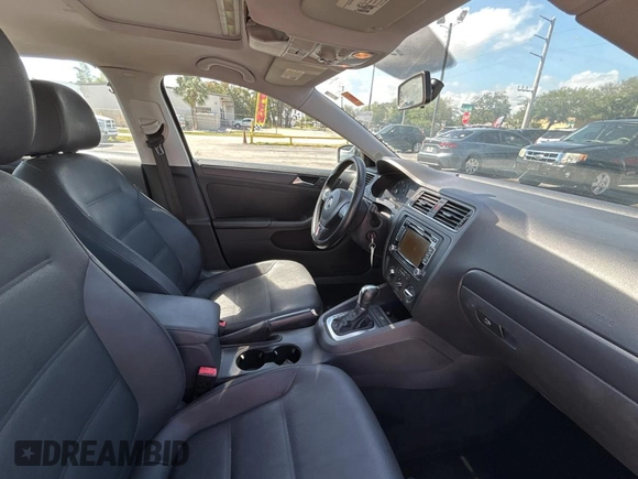 2011 Volkswagen Jetta SE with VIN 3VWDX7AJ1BM378306, listed as a Copart auction lot 52216155 with 62,386 mi miles and Clean title. Bid and sale history available at DreamBid. Image 5.