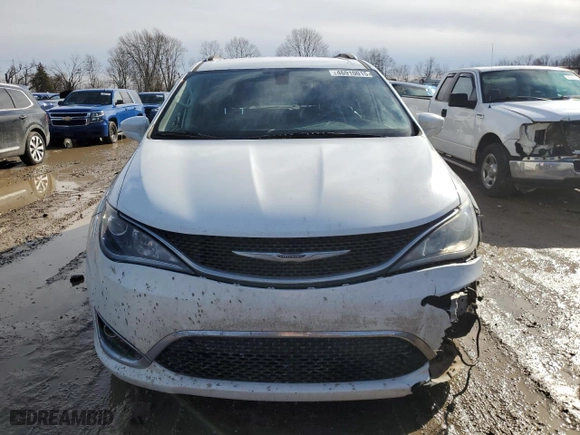 2019 Chrysler Pacifica Touring L with VIN 2C4RC1BG1KR625157, listed as a Copart auction lot 46910015 with NaN miles and Clean Title. Bid and sale history available at carsss.com. Image 5.