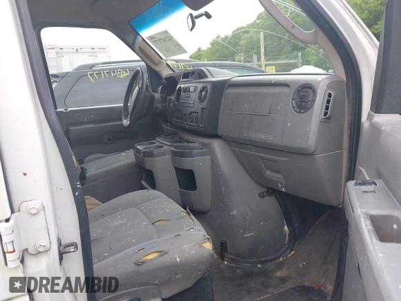 2011 Ford Econoline Cargo Commercial z VIN 1FTNE2EW0BDA59853, wystawiony jako IAAI lot #42347177 z przebiegiem 170 881 mil mil oraz . Historia ofert i sprzedaży dostępna na DreamBid. Obrazek 5.