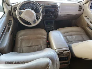 2000 Ford Explorer z VIN 1FMZU75E8YZA63925, wystawiony jako Copart lot #88376205 z przebiegiem 317 731 mil mil oraz Czysty tytuł • Clean title. Historia ofert i sprzedaży dostępna na DreamBid. Obrazek 8.