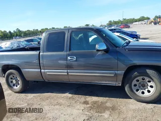 2005 Chevrolet Silverado 1500 LS with VIN 1GCEC19Z45Z212469, listed as a IAAI auction lot 42471142 with 171,228 mi miles and . Bid and sale history available at DreamBid. Image 14.
