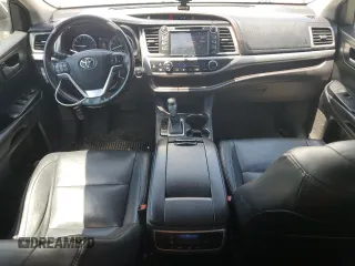 2017 Toyota Highlander XLE with VIN 5TDJZRFH2HS514016, listed as a Copart auction lot 57293565 with 125,738 mi miles and Salvage title. Bid and sale history available at DreamBid. Image 8.