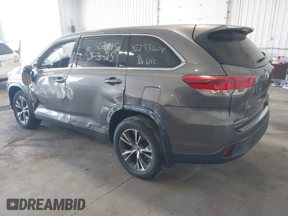 2017 Toyota Highlander LE with VIN 5TDBZRFH8HS386143, listed as a IAAI auction lot 42233604 with 44,507 mi miles and . Bid and sale history available at DreamBid. Image 3.