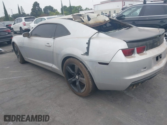 2011 Chevrolet Camaro 2LT z VIN 2G1FC1ED4B9102650, wystawiony jako IAAI lot #42497505 z przebiegiem Nie podano mil oraz . Historia ofert i sprzedaży dostępna na DreamBid. Obrazek 3.