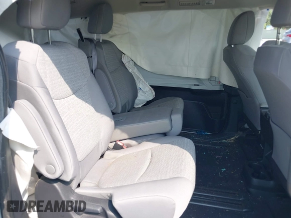 2025 Toyota Sienna LE z VIN 5TDKRKEC8SS245934, wystawiony jako IAAI lot #42274195 z przebiegiem 4 933 mil mil oraz . Historia ofert i sprzedaży dostępna na DreamBid. Obrazek 8.