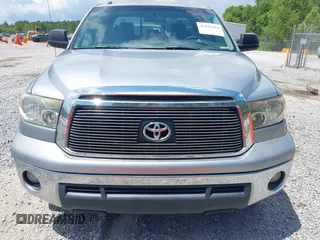2010 Toyota Tundra z VIN 5TFUW5F16AX119032, wystawiony jako IAAI lot #42442454 z przebiegiem 221 804 mil mil oraz . Historia ofert i sprzedaży dostępna na DreamBid. Obrazek 12.