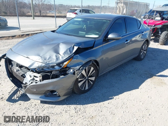 2019 Nissan Altima 2.5 SV with VIN 1N4BL4DV7KC121581, listed as a IAAI auction lot 41695568 with 109,447 mi miles. Bid and sale history available at carsss.com. Image 2.