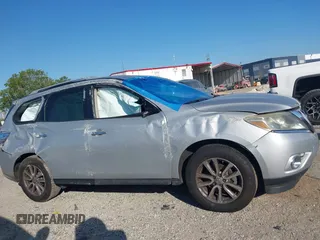 2016 Nissan Pathfinder SV with VIN 5N1AR2MN7GC603270, listed as a IAAI auction lot 41882025 with 134,990 mi miles. Bid and sale history available at carsss.com. Image 13.