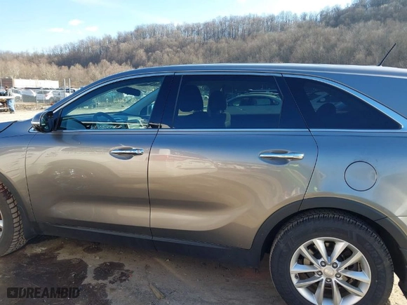 2016 Kia Sorento LX with VIN 5XYPG4A3XGG096959, listed as a IAAI auction lot 41497760 with 98,399 mi miles. Bid and sale history available at carsss.com. Image 14.