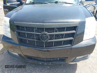 2012 Cadillac Escalade Platinum Edition z VIN 1GYS4DEF5CR208368, wystawiony jako IAAI lot #42275931 z przebiegiem 215 194 mil mil oraz . Historia ofert i sprzedaży dostępna na DreamBid. Obrazek 6.